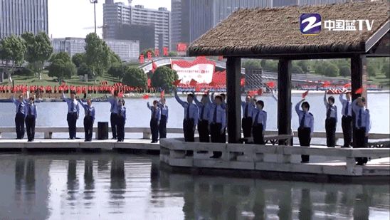 凤凰湖畔，同唱一首赞歌！