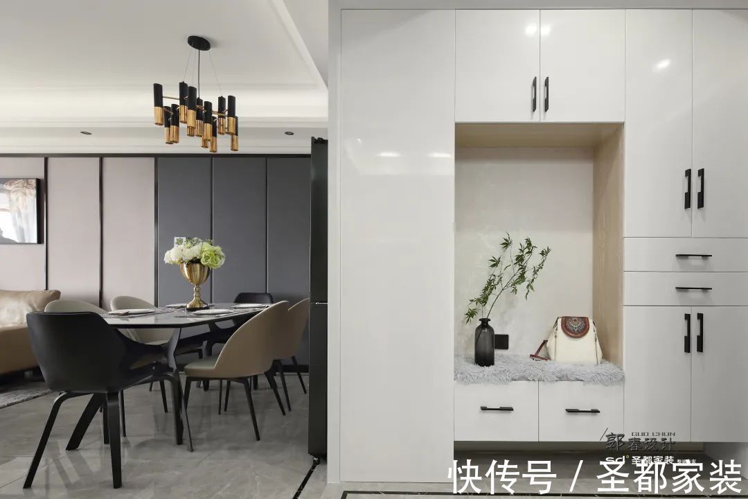 床头灯|三室两厅家装空间的极致利用,能塞下衣帽间,还可打卡小酒吧