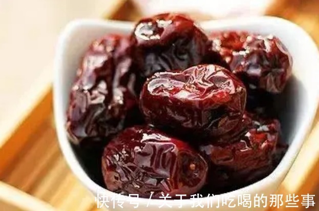 吃好|红枣生吃好还是熟吃好？牢记“3蒸3晾”，补气养血，1天3颗精神好