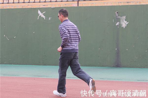 伤身|男性45岁后,2类动作不再适合做,避免健身变“伤身”