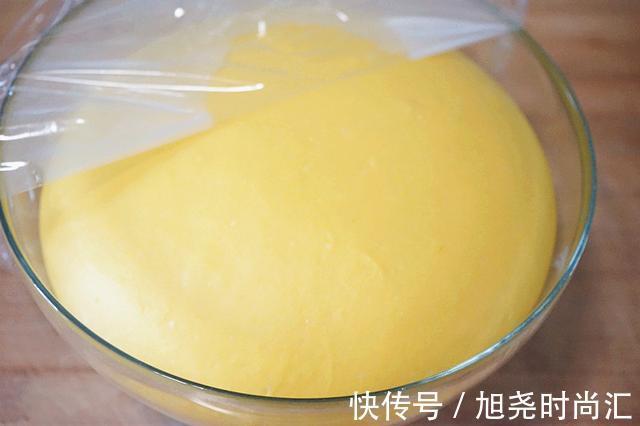 吐司|贝贝南瓜香甜软糯，做成吐司馅料好吃到爆，这食谱已被千人收藏了