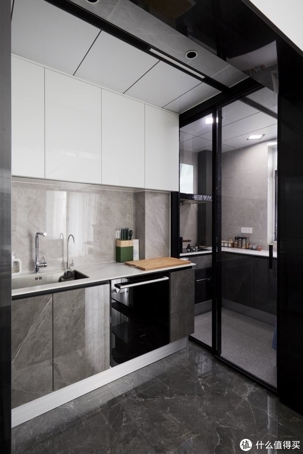 卫浴|绝！5口之家0杂物，只靠1扇门实现卫浴三分离