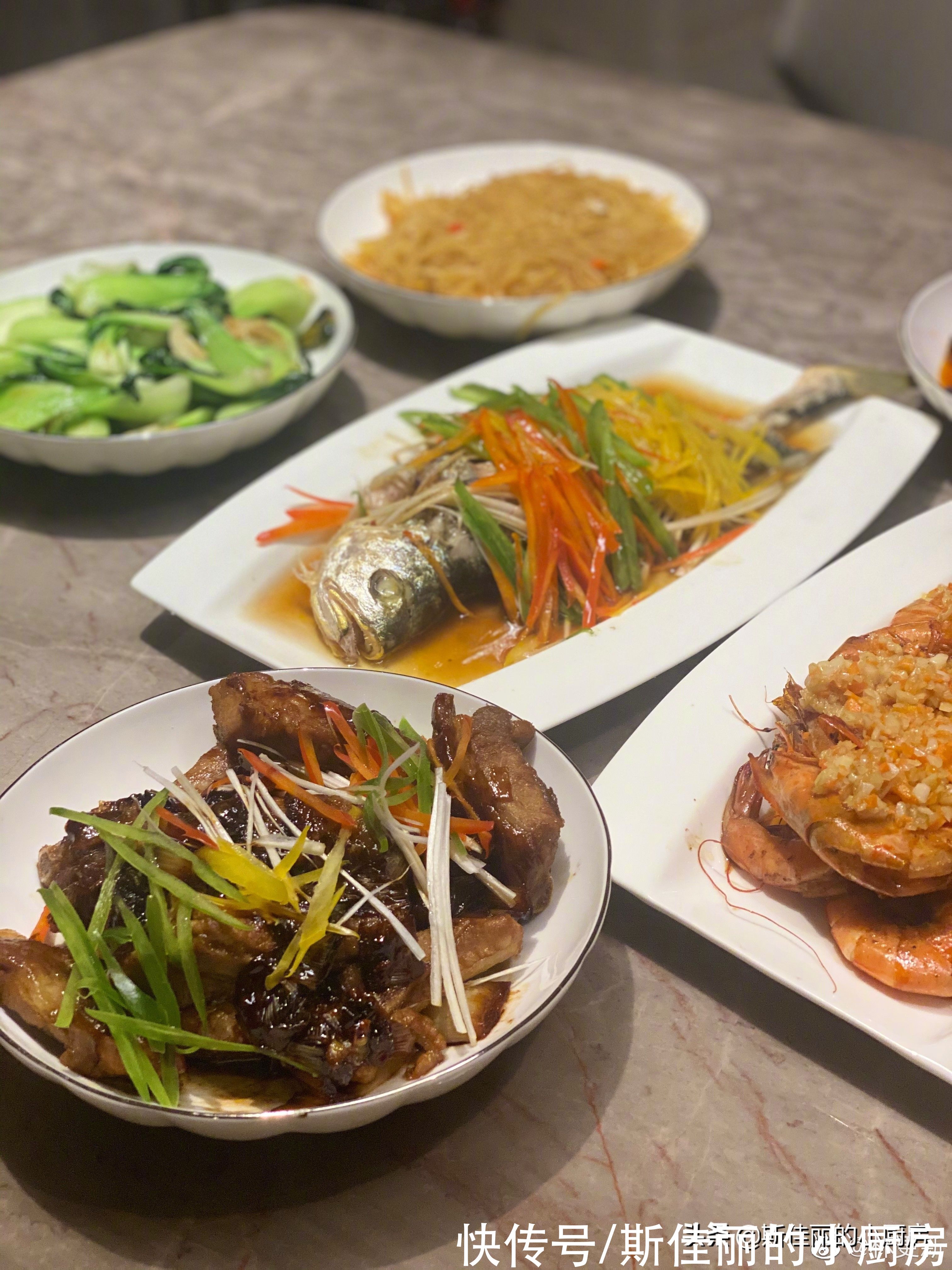 林更新曬美食，吸引50萬網(wǎng)友點贊，紛紛表示：饞哭了，想要去蹭飯