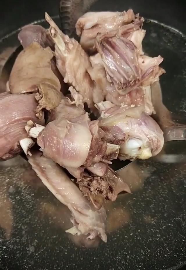 鸡肉|缅怀柴火烹制年代，忍不住回想童年时光，一道家常柴火鸡送给大家