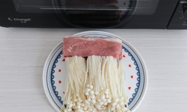 这道菜是超市里最常见的虽然是蔬菜,但比羊肉更有营养我每三五次吃一次