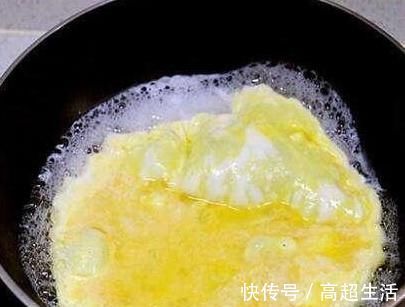 鸡蛋的新做法,不放一滴油,鲜嫩好吃还健康,油炒已经过时了