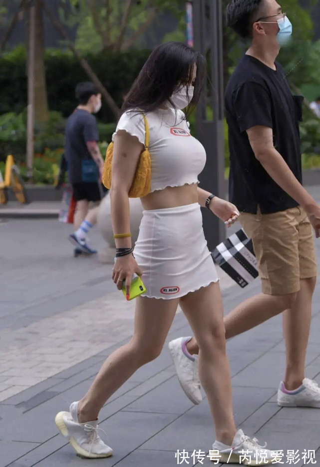 美女|高跟鞋“失宠”了,这样搭简单又时髦,小个子女生也不例外!