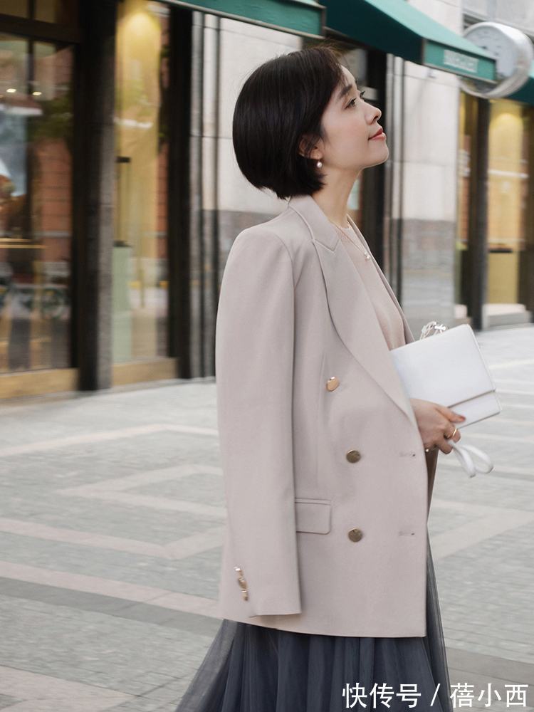 围巾 职场女性还是穿“西装”最高级,搭配裤子、半身裙,优雅又有范儿