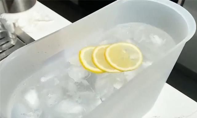 “强迫症”姑娘整理冰箱,食材严格收纳归类,网友:引起舒适