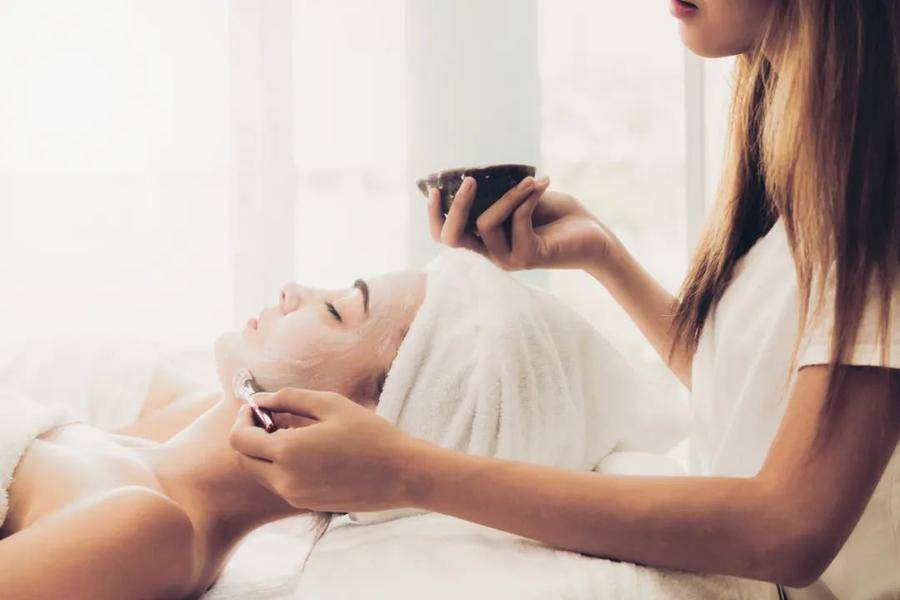 护肤品 天天敷面膜、过度涂抹护肤品,在家频刷酸,这些错误的护肤方法你中招了吗?