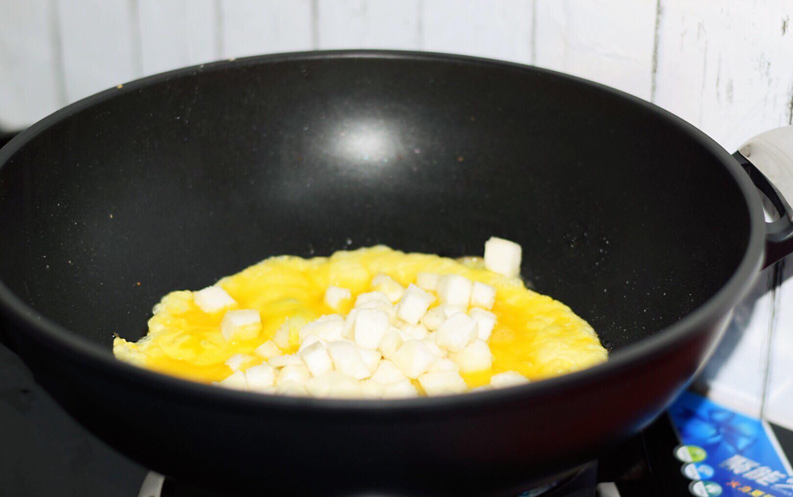 鸡蛋|剩馒头不要扔，这样做，营养又解馋