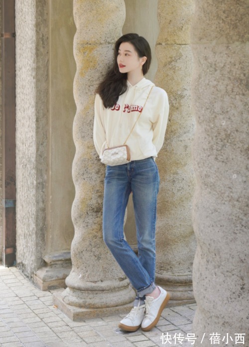 牛仔裤 卫衣才是春季的搭配王者,配裤子、裙子都超美,轻松远离老土感