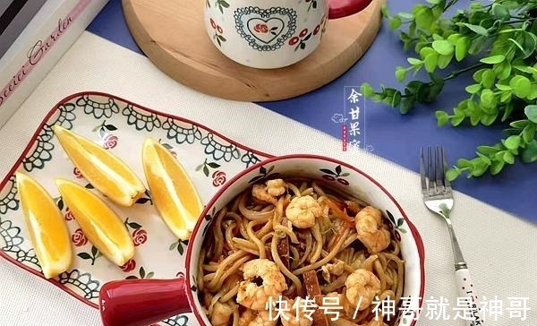学生早餐轻松做，菜和主食一锅出，一煮一炒鲜香味美营养十足