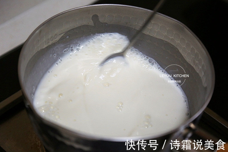 搅一搅，只需几分钟，网红麻薯就做好了，非常简单，一看即会