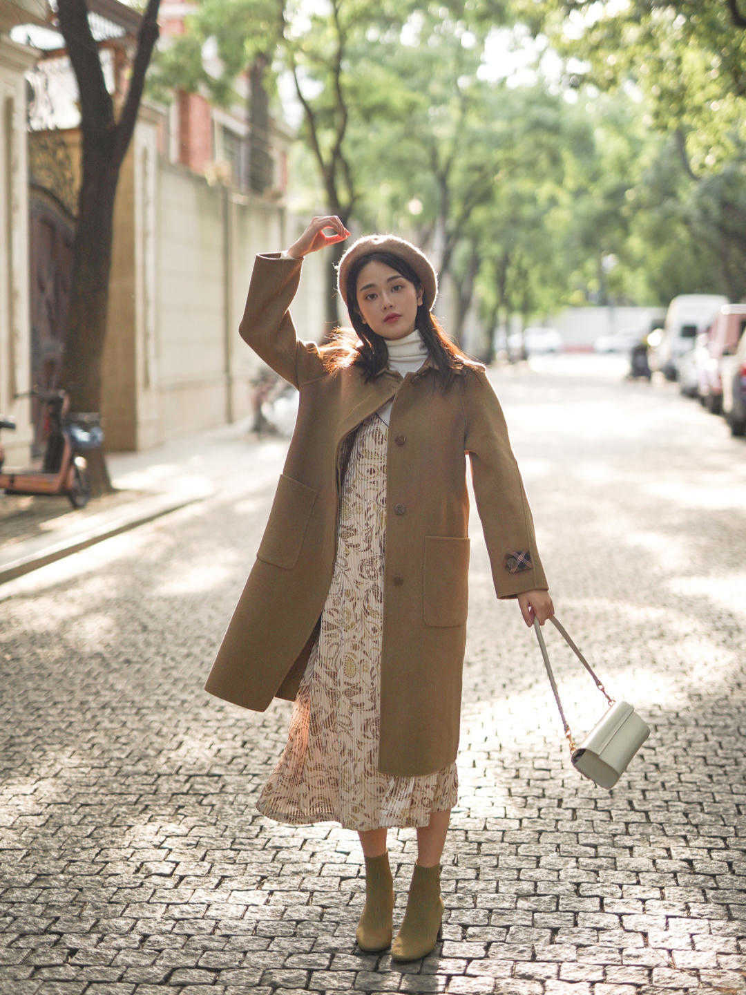 博主 秋冬天快速出门的“偷懒秘籍”,大衣连衣裙叠搭,上身效果yyds