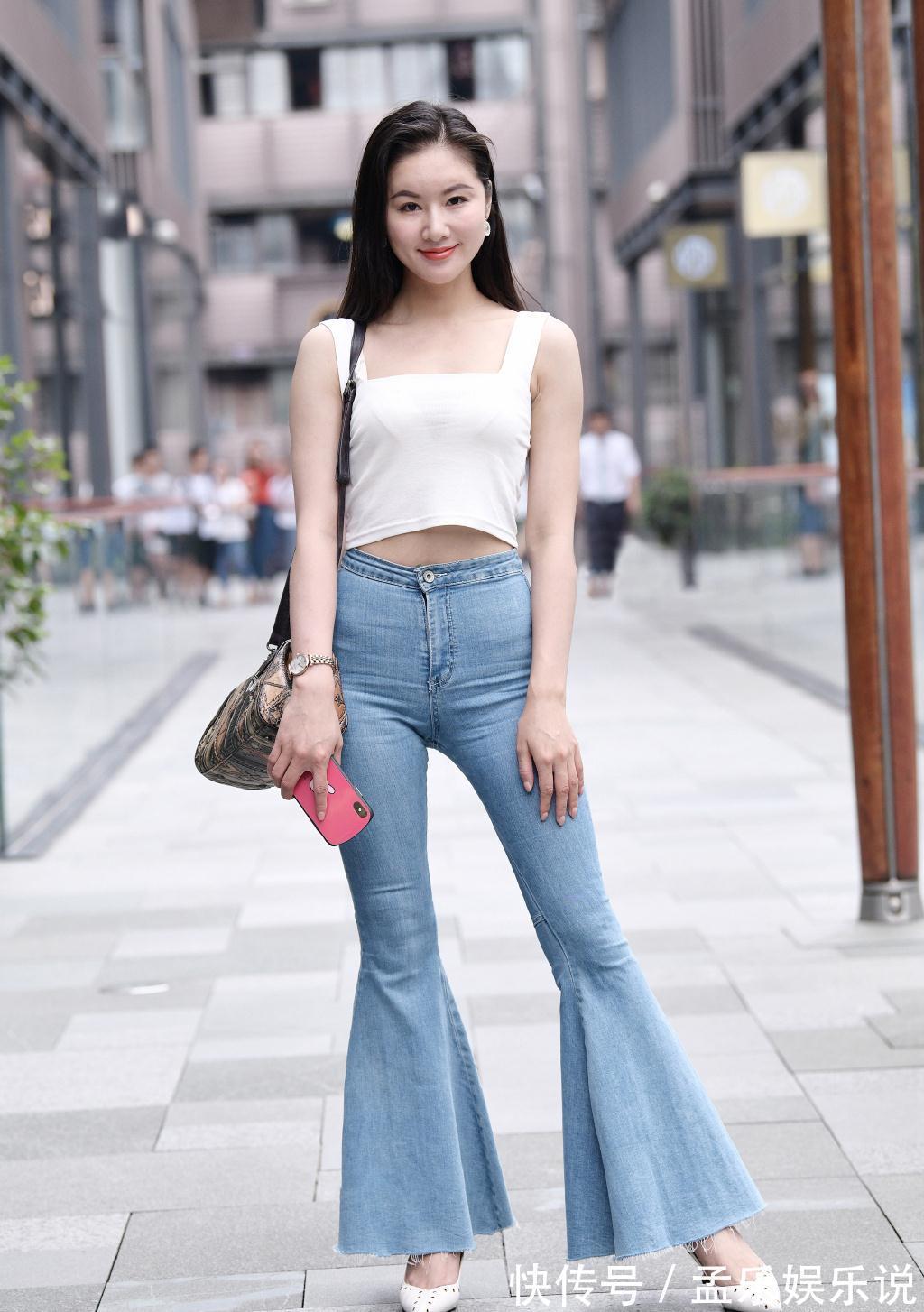 肤色|时髦又拉风的牛仔喇叭裤,穿出了夏日的美,洋溢着个性的魅力