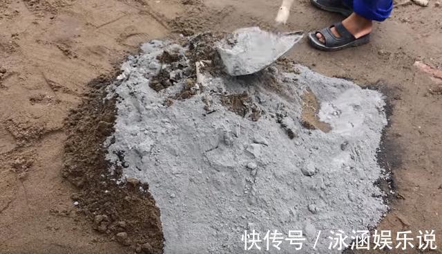 院子|老爸在家闲不住,用红砖铺院子,拼花效果比大理石还好看耐用