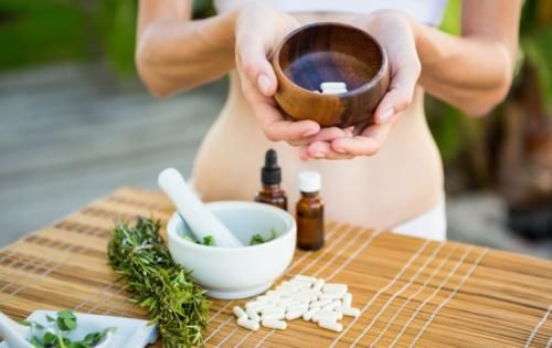 关节|几乎可以治疗所有关节疼痛的中药方子：探讨桂枝芍药知母汤的妙用