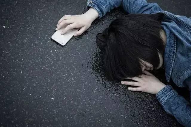  喝酒|26岁女子，心梗离世，不抽烟不喝酒，祸根：一种东西当水喝