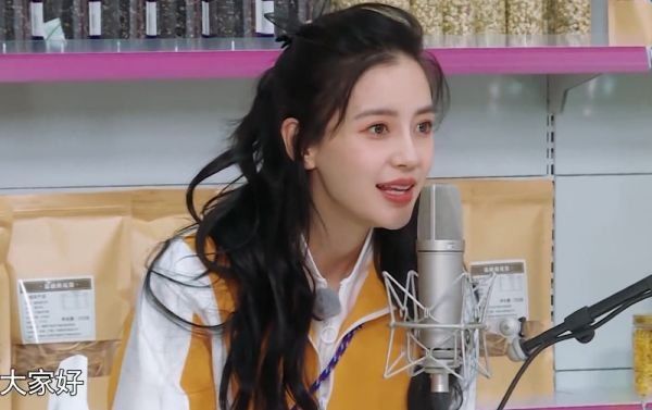 baby节目中甜美开嗓，周洁琼下意识反应，暴露小女孩的心思