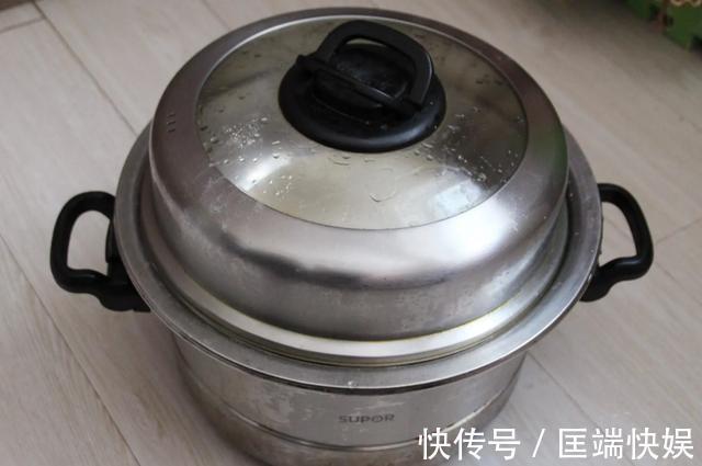 面团|发面时,别只会加酵母粉!多加1勺它,馒头膨松洁白,香甜可口