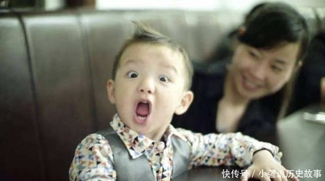 用餐|母女俩服务区用餐,妈妈的举动引热议,网友:为孩子未来担心