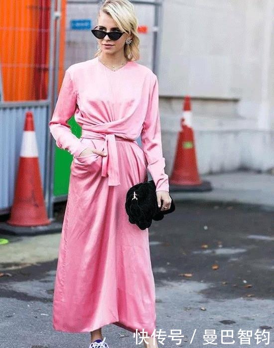 今年火了一种穿法叫“裙子＋老爹鞋”，温柔舒适又减龄，照穿就美