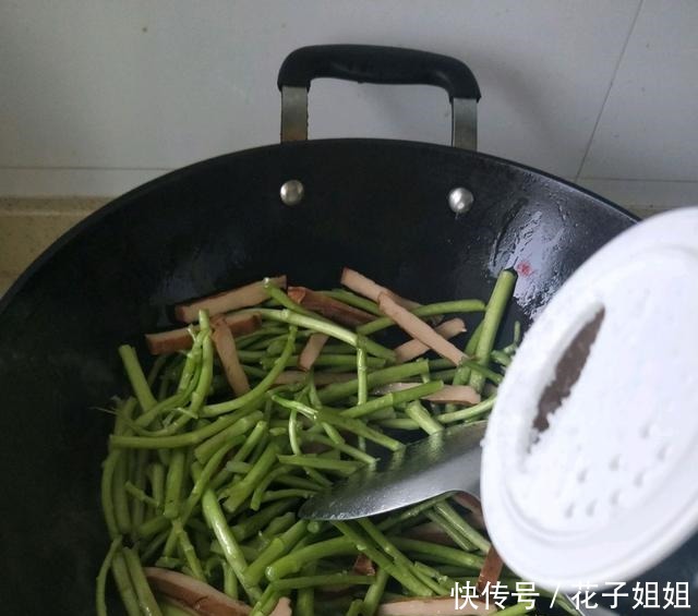 冬天,多给家人吃这菜,简单炒一炒,补钙质,营养又解馋