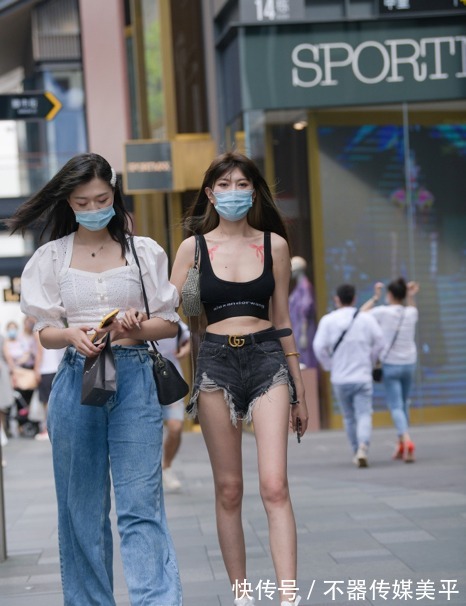 穿搭|怎么成为街上的甜酷女孩?看完小姐姐的穿搭,一下子就明白了!