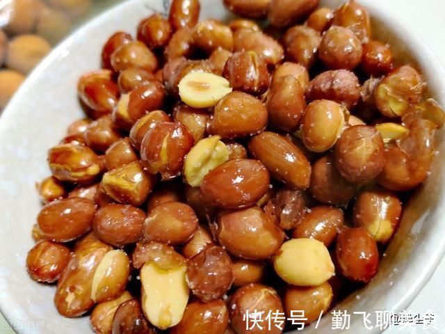 白酒|炸花生米时,先放油就错了多加1步,花生米更酥脆,放7天不返潮