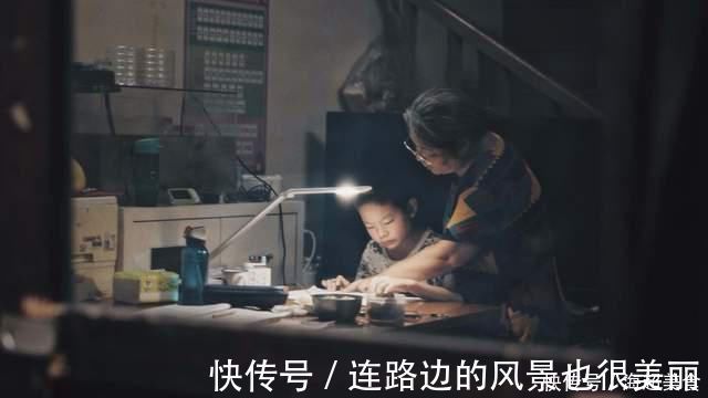 小学生|小学生作文得0分,妈妈想打娃,爸爸看卷子后:以后去德云社发展