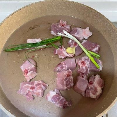 面条|学会这道排骨土豆豆角焖面,吃饭时间不用愁