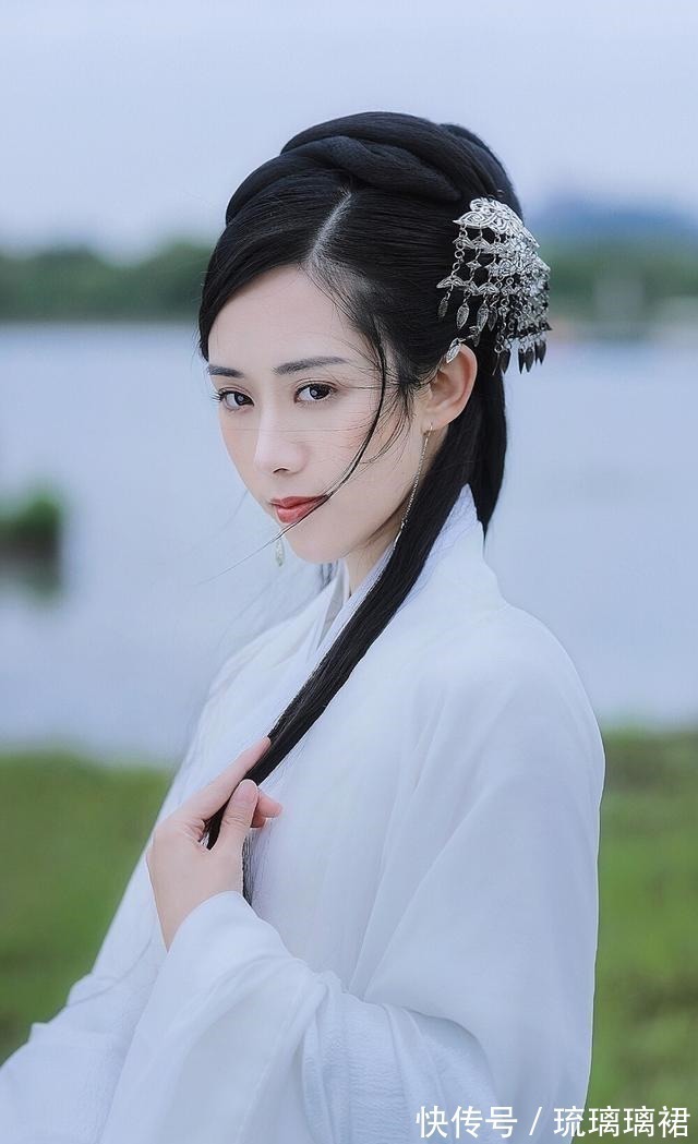 灵动$眼睛有这三个特征,就是天生的“古风杏眼”,全中的女生太幸运!