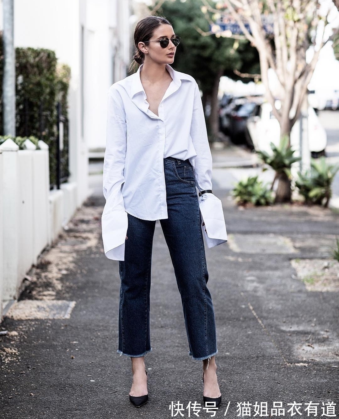 露肤|今夏穿衬衫,不流行直接塞裤腰了!这5个技巧拿去用,洋气又时髦