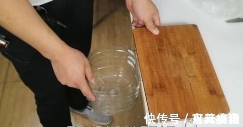 厨房油桶别扔,简单剪几刀,压砧板边,谁见了都夸