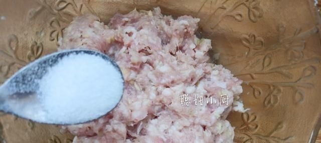 这个蒸菜在我家一周吃三次,可以滋养皮肤,健脾健胃,蒸更健康