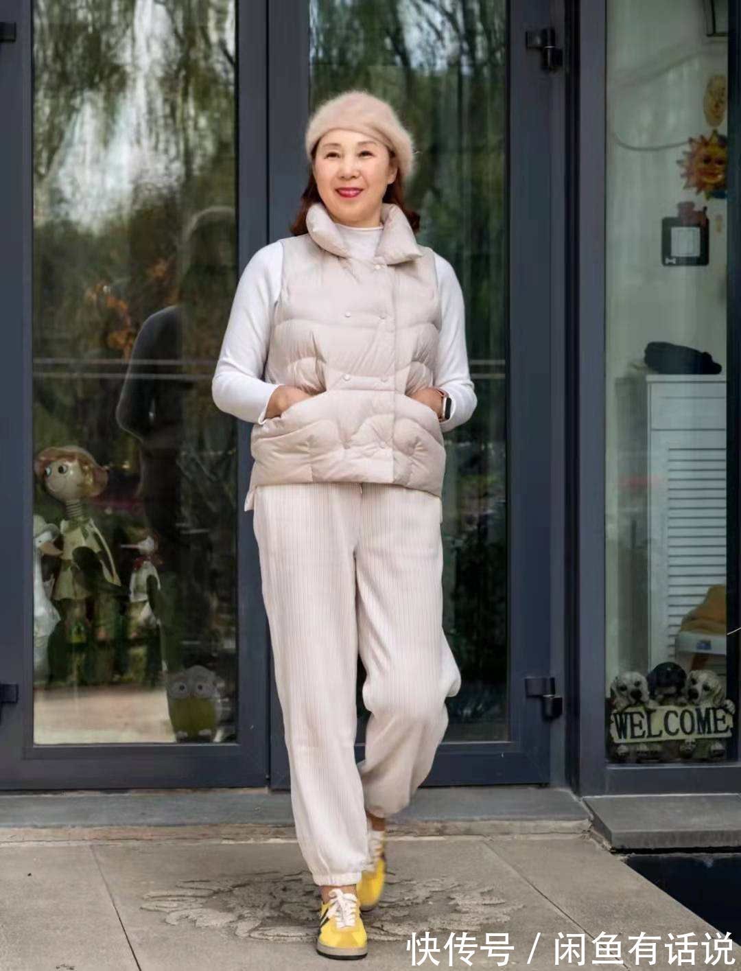 时髦|65岁奶奶用一件“羽绒马甲”,搭出冬天的温暖时髦,阿姨辈照穿美