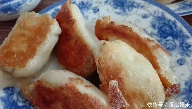 卖了30年早餐大爷做“水煎包”的4个诀窍,不懂你的煎包白做了