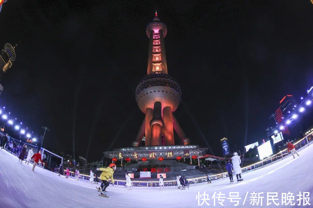 上海|上海人玩冰雪热情有多高？从3岁的小孩到70岁的奶奶都来了