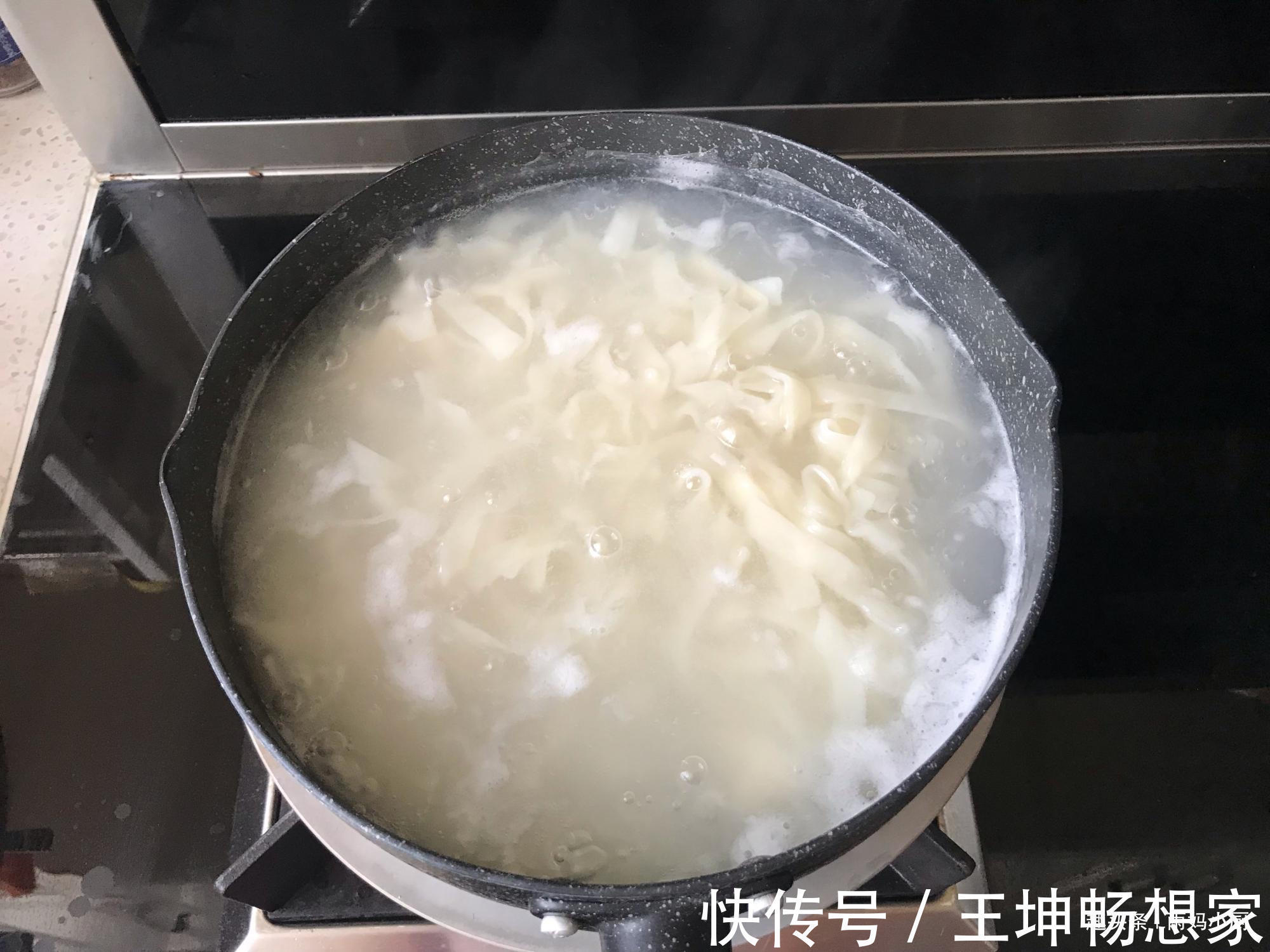 吃猪肉不如吃此物,鲜香味美,汤浓肉嫩,早餐来一碗,长劲不长肉
