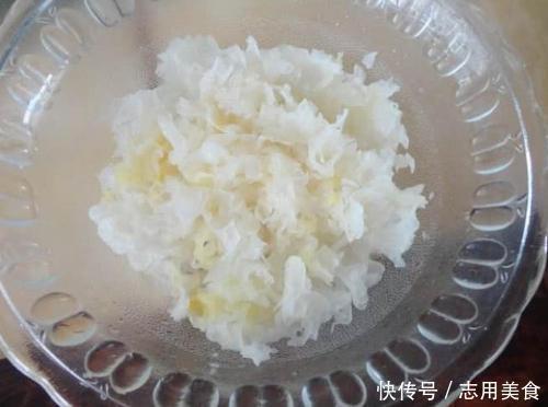 银耳|此果是个宝,熟吃比生吃还有效,三天两头吃一回,脸色好,腰变细