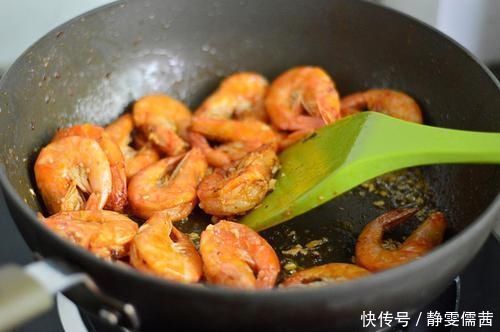 原来蒜香麻油虾这样做更好吃,营养美味又能解馋,怎么都吃不腻