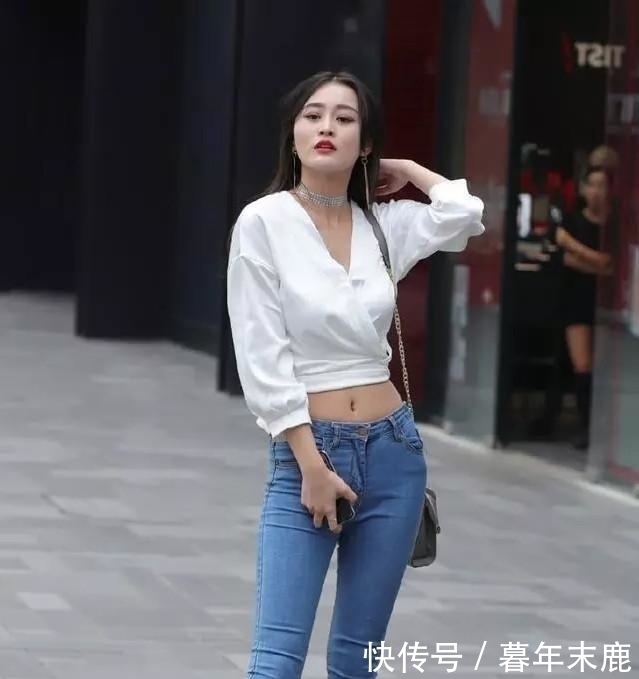 盈盈|高挑紧致的牛仔裤美女，小蛮腰盈盈一握，羡煞旁人