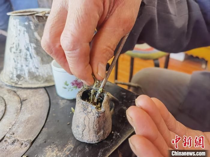 马忠|甘肃定西农村生活中的“老人与茶”：熬煮在罐罐里的岁月