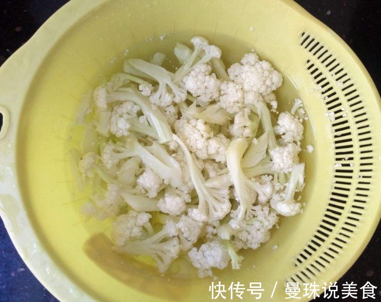 炒花菜前,过油还是焯水很多人都做错了,难怪口感差,还不入味