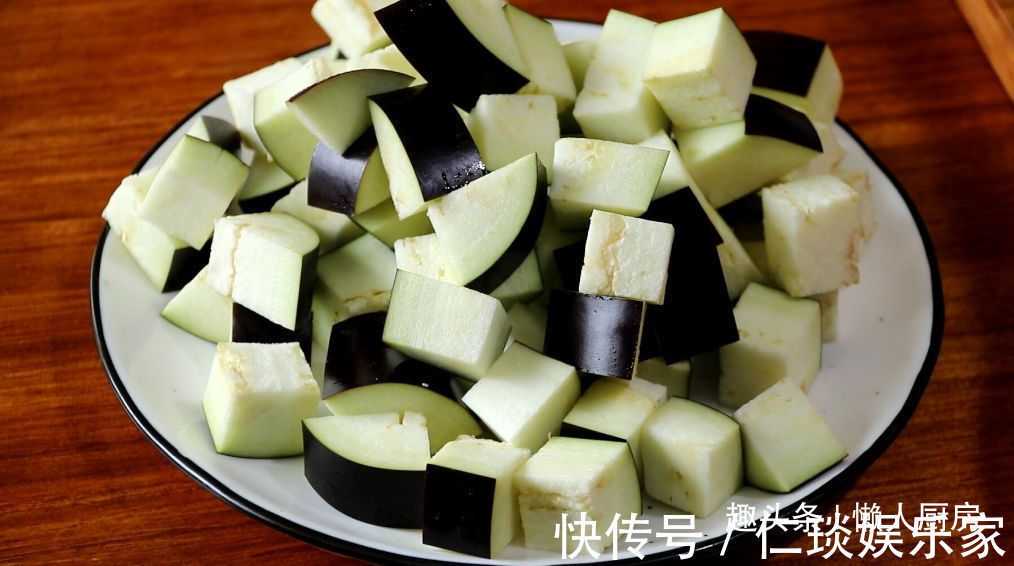 下饭|先蒸后炒,做出来的茄子不吸油,配上牛肉末一起炒,下饭好吃