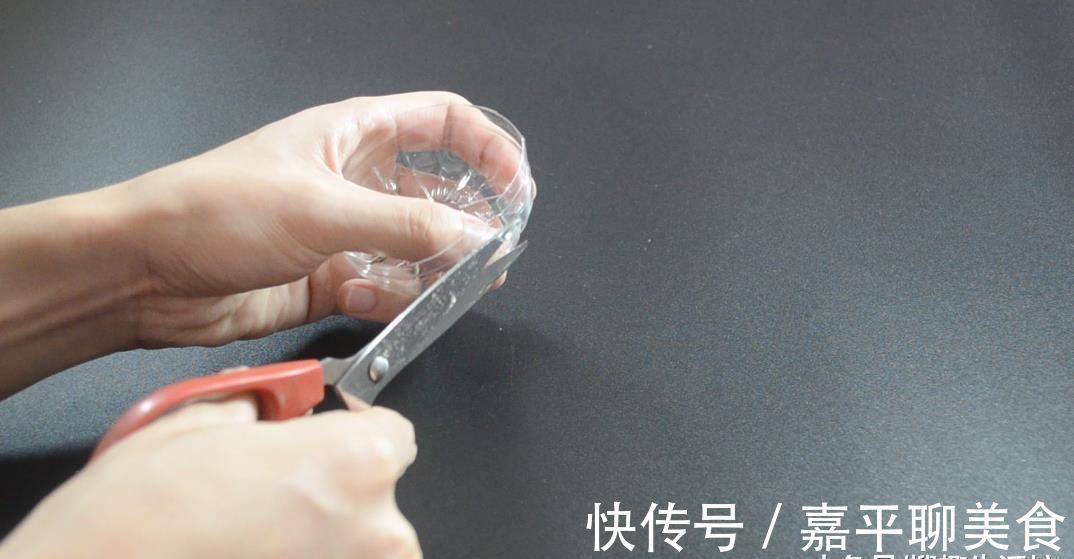 废弃的塑料瓶简单剪几刀, 放在家里有大用处, 看完你会感谢我的