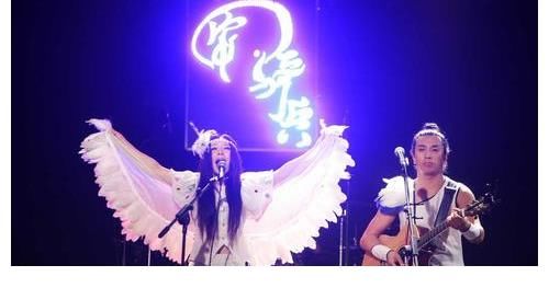 直播|豪言要开十万人的演唱会，今直播间不到200人，安与骑兵经历了啥