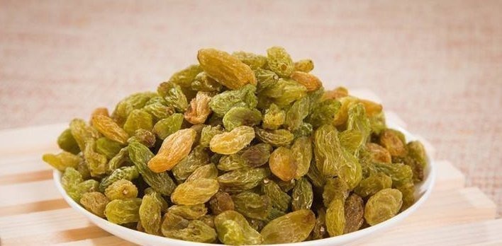 肝毒素|葡萄干和这个东西一起浸泡,每天吃一勺,排出肝毒素,使肝脏逐渐清洁