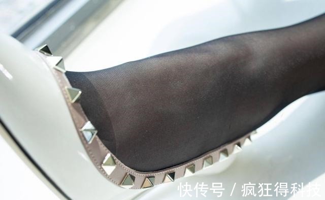 白美 连体裤配白色高跟鞋,简约时尚又干练十足,美得清新又大方!
